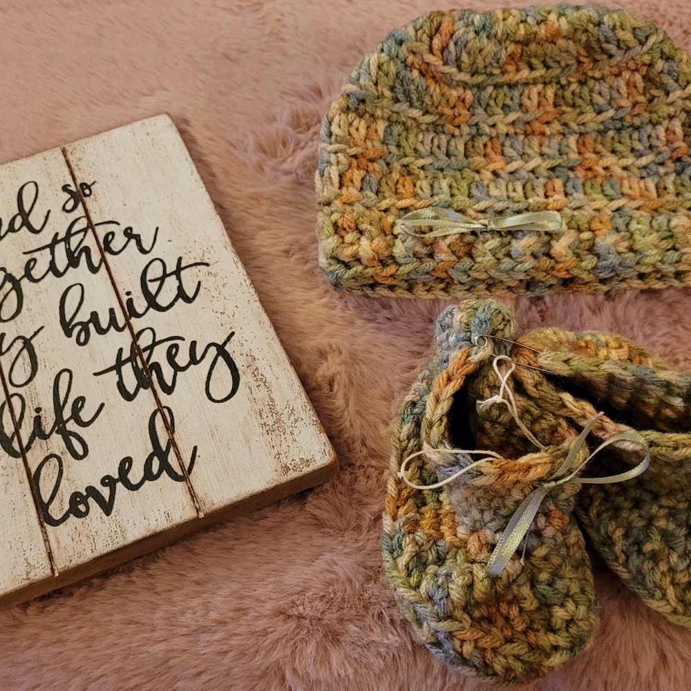 Handmade Knitted Infant Set - Picture 3 of 4
